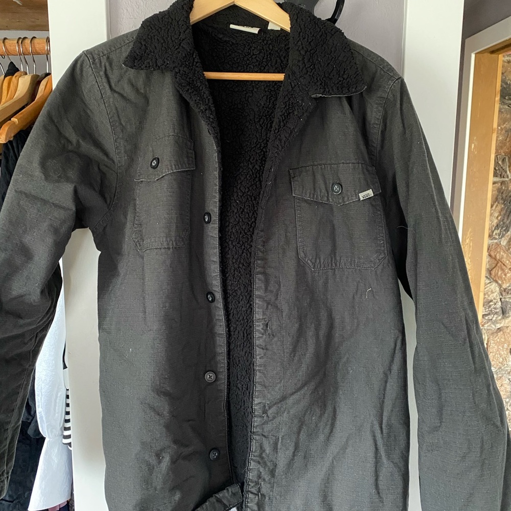 Men’s charcoal gray w black Sherpa jacket, size large